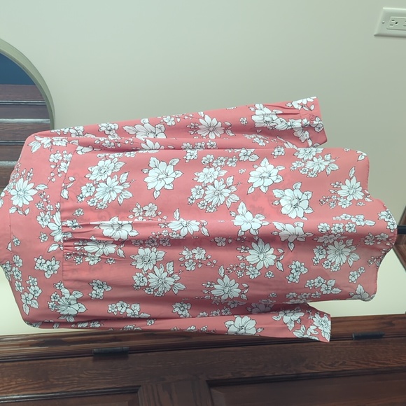 Plus size Blouse - Picture 3 of 5